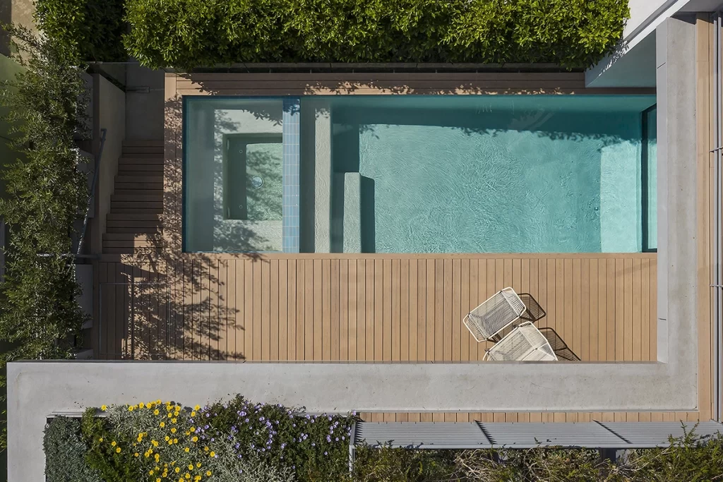 deck de porcelanato para piscinas