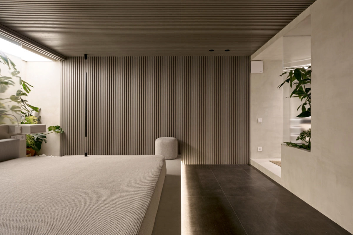 HABITACIÓN MINIMALISTA CON PARED DE WALL PANEL