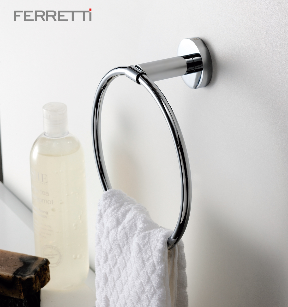 Aro Toallero Verona Plus 1 Aro toallero Verona Plus de baño con diseño redondo y acabado cromado brillante